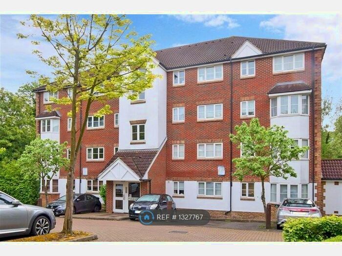 2 Bedroom Flat To Rent In Autumn Drive, Sutton SM2