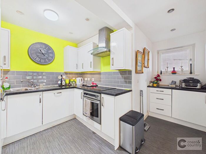 2 Bedroom Flat For Sale In Sands Road, Tor Sands, TQ4