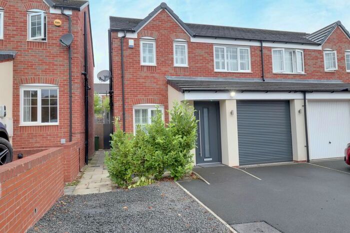 3 Bedroom Semi-Detached House To Rent In Hathaway Close, Penkridge, Stafford, ST19