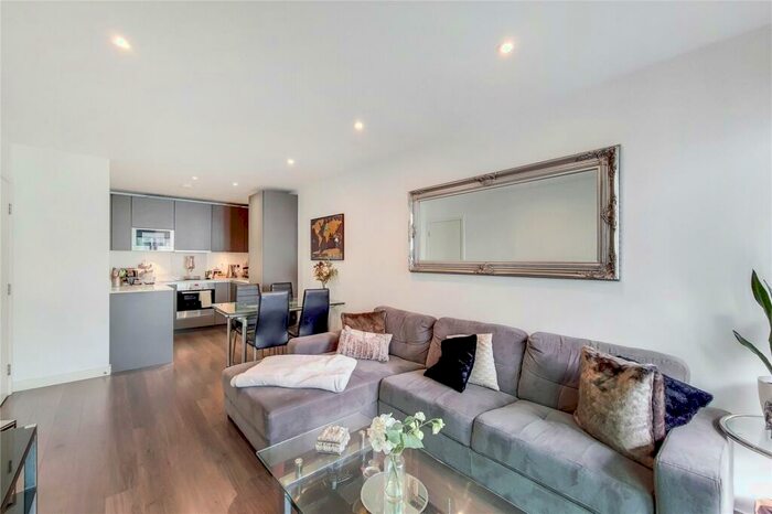 2 Bedroom Apartment To Rent In Saffron Central Square, Croydon, CR0