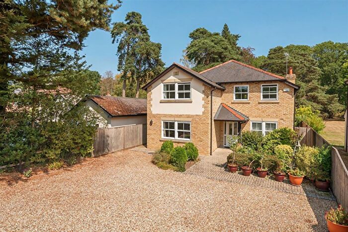 5 Bedroom Detached House For Sale In Reading Road, Finchampstead, Berkshire, RG40