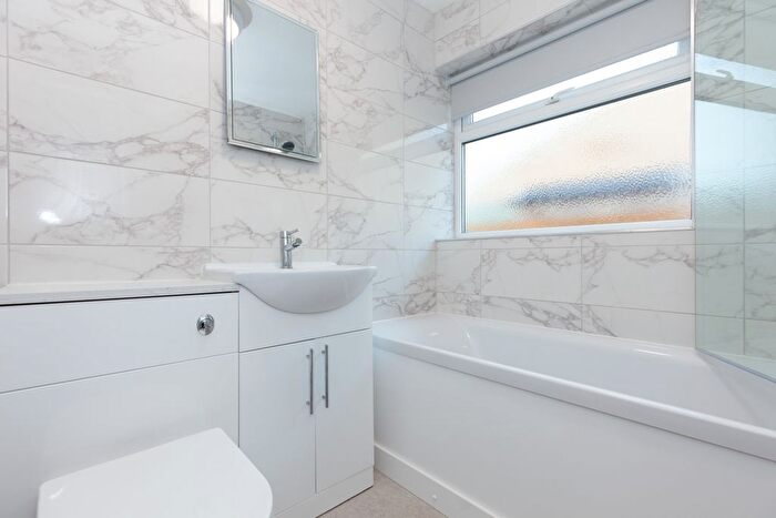 2 Bedroom Bungalow To Rent In Maud Close, Bicester, OX26