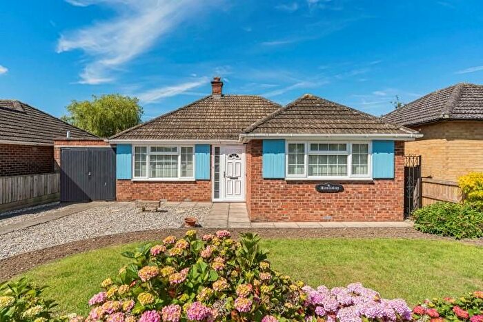 2 Bedroom Detached Bungalow To Rent In Hampden Drive, Kidlington, OX5