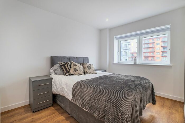 1 Bedroom Flat To Rent In Mast Quay, London, SE18