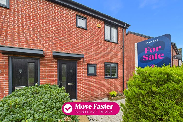 4 Bedroom Semi-Detached House For Sale In Flemish Crescent, Hull, HU3