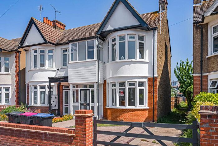 3 Bedroom Semi-Detached House For Sale In Ilfracombe Road, Southend-On-Sea, SS2