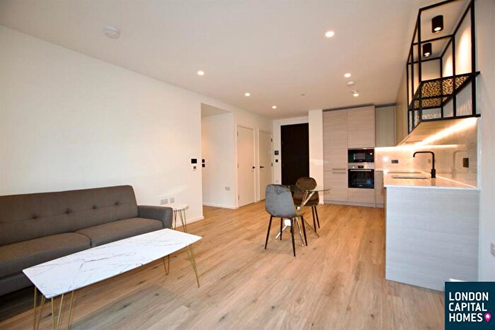 1 Bedroom Apartment To Rent In Curlew House, Hawser Lane, London, E14
