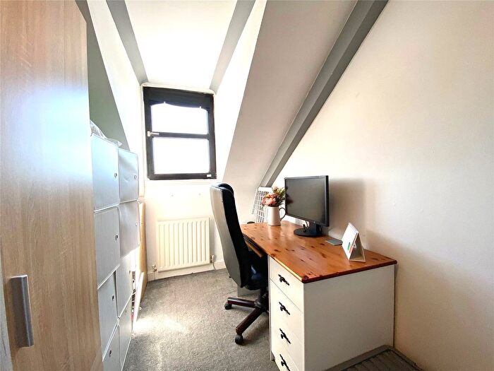 3 Bedroom Flat For Sale In Watchetts Road, Camberley, Surrey, GU15
