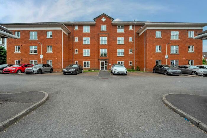 2 Bedroom Apartment To Rent In Thornycroft Close, Newbury, RG14