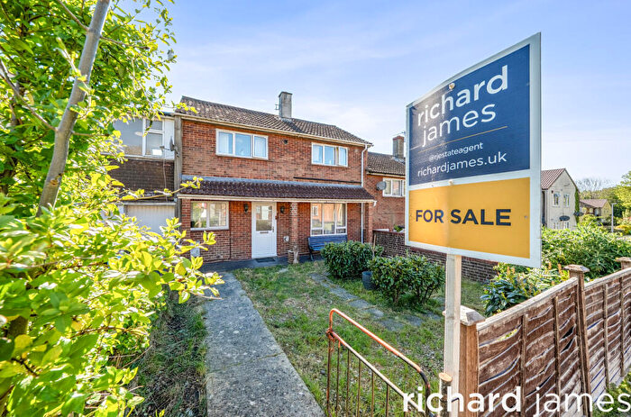 3 Bedroom Terraced House For Sale In Chippenham Walk, Penhill, Swindon, SN2