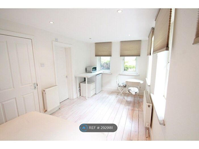 Studio To Rent In Hale Lane, Mill Hill, NW7