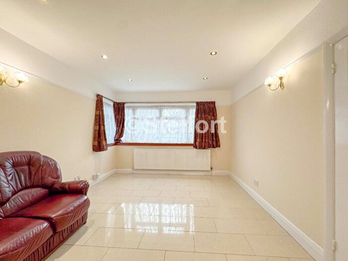 5 Bedroom Terraced House To Rent In Oakhampton Road, London, NW7
