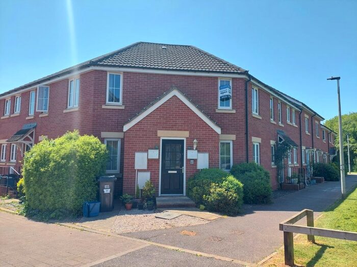2 Bedroom Flat To Rent In Webbers Way, Tiverton, EX16