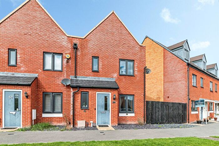 3 Bedroom End Of Terrace House For Sale In Trinity Way, Basingstoke, RG24