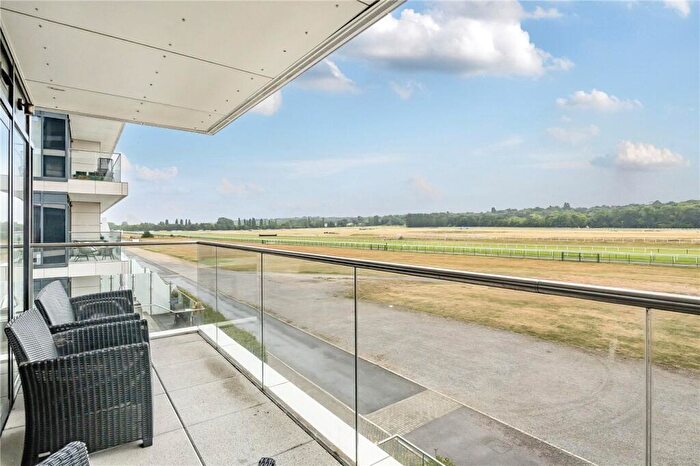 3 Bedroom Apartment For Sale In Kingman Way, Newbury, Berkshire, RG14