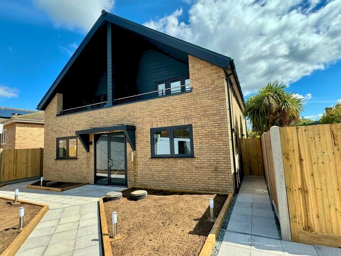 2 Bedroom Flat To Rent In High Street, Gillingham, Kent, ME8