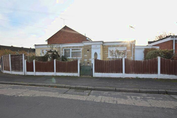 2 Bedroom Semi-Detached Bungalow To Rent In Tallis Close, Stanford-Le-Hope, SS17