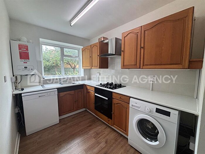 2 Bedroom Flat To Rent In Avenue Road, Acton, W3