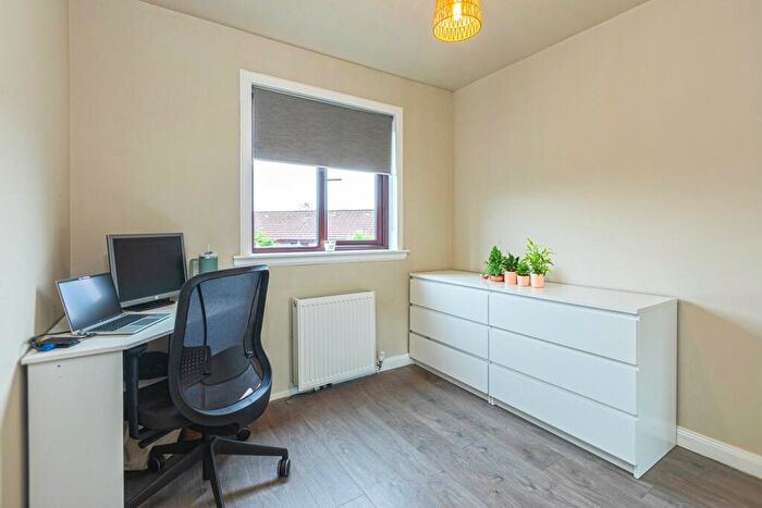 2 Bedroom Detached Bungalow For Sale In Dewars Avenue, Kelty, KY4