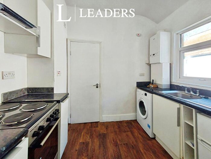 1 Bedroom Flat To Rent In North Road, Westcliff-on-Sea, Essex, SS0