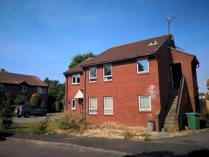 Apartment To Rent In Middleton, PO22