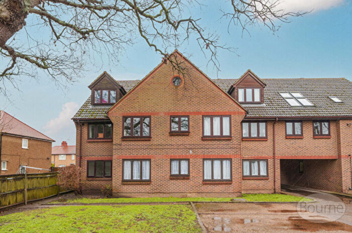 1 Bedroom Apartment For Sale In Farm Road, Esher, Surrey, KT10