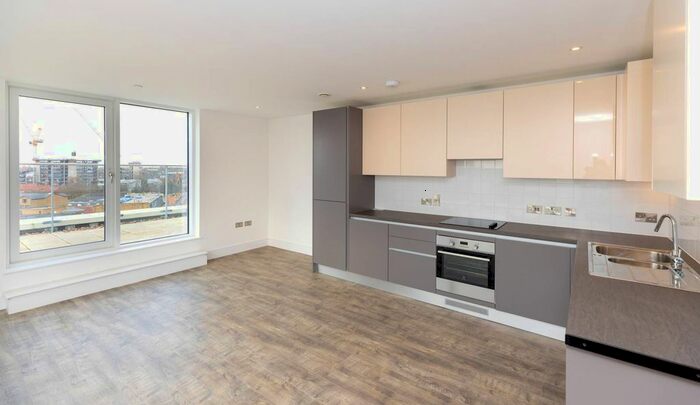 2 Bedroom Flat To Rent In Talisker House, Acton, London, W3