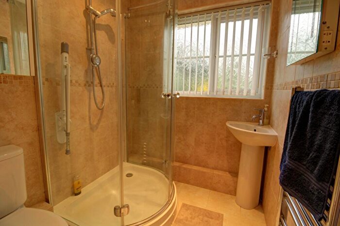2 Bedroom Detached Bungalow For Sale In Grassington Place, Thatcham, RG19