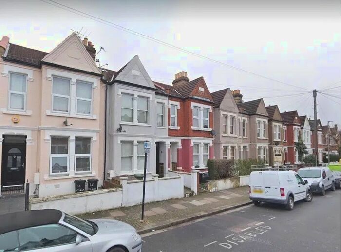 3 Bedroom Flat To Rent In Eastwood Street, Streatham, SW16