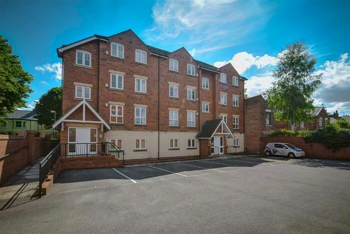 2 Bedroom Flat To Rent In Madeira Court, Park Avenue, Hull, HU5