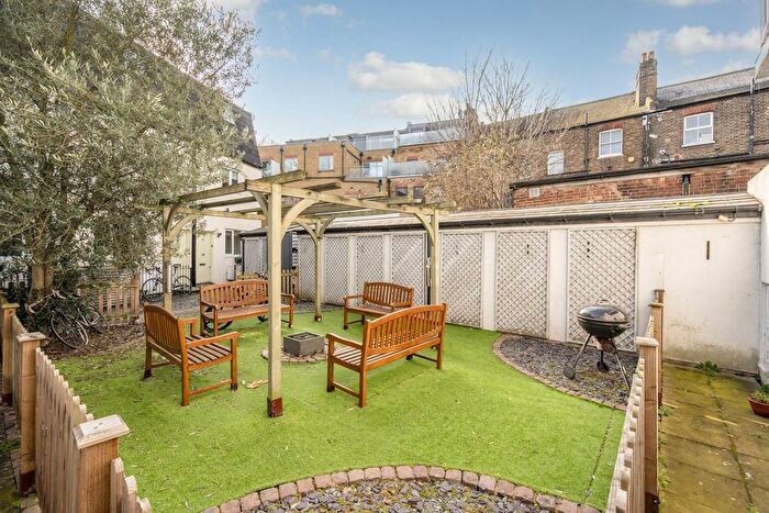 4 Bedroom Property To Rent In Heritage Place, Earlsfield, London, SW18