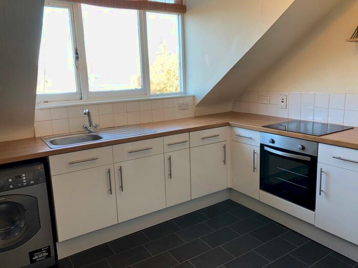 2 Bedroom Flat To Rent In Carden Terrace, Top Floor, AB10