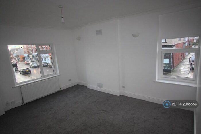 2 Bedroom Flat To Rent In Sandiways Road, Wirral, CH45