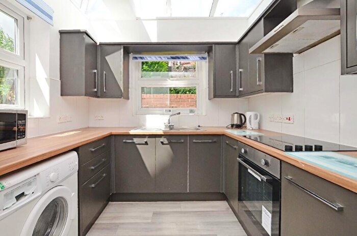 5 Bedroom House To Rent In Edmund Road, Sheffield, S2
