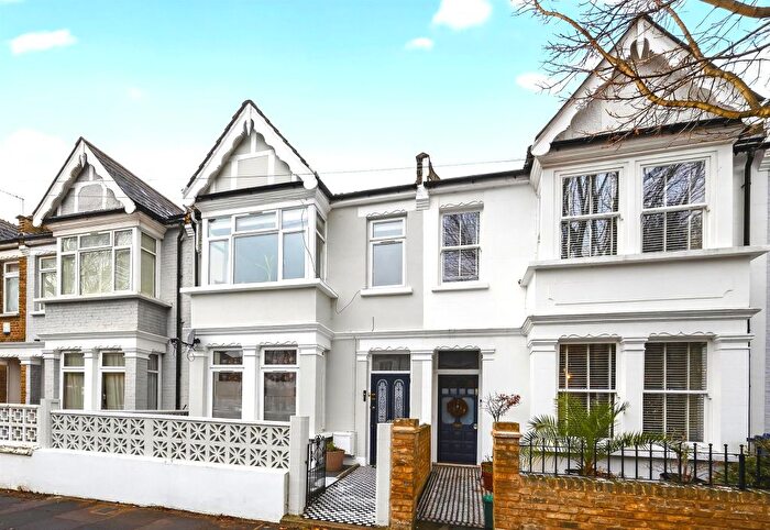 3 Bedroom Flat For Sale In Birkbeck Grove, London, W3