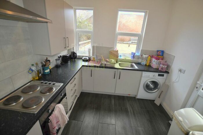 4 Bedroom Terraced House To Rent In College Avenue, Highfields, LE2