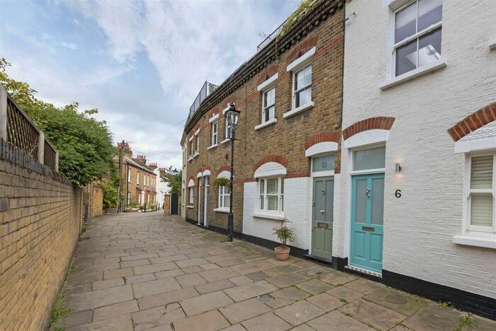 2 Bedroom Property To Rent In Quill Lane, London, SW15