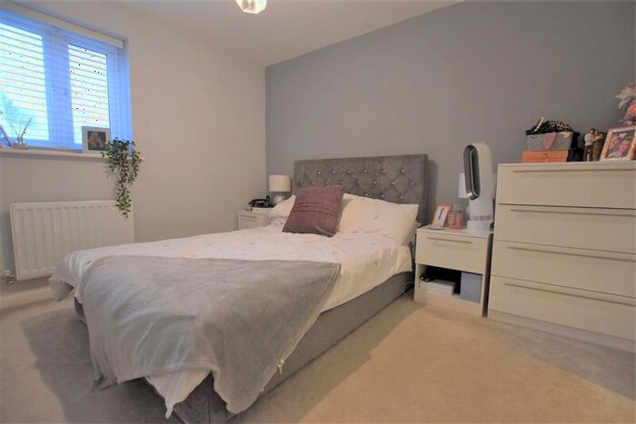 2 Bedroom Apartment To Rent In Oxleaze Way, Paulton, BS39