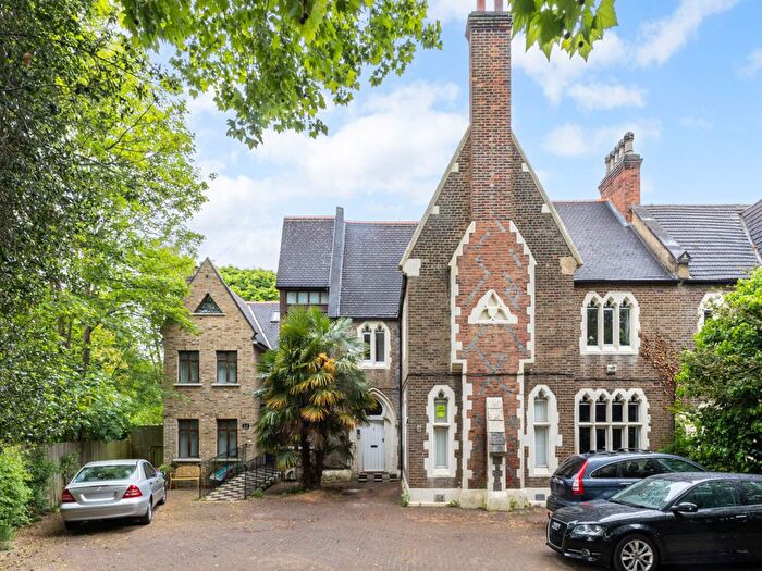 2 Bedroom Flat For Sale In Jews Walk, London, SE26