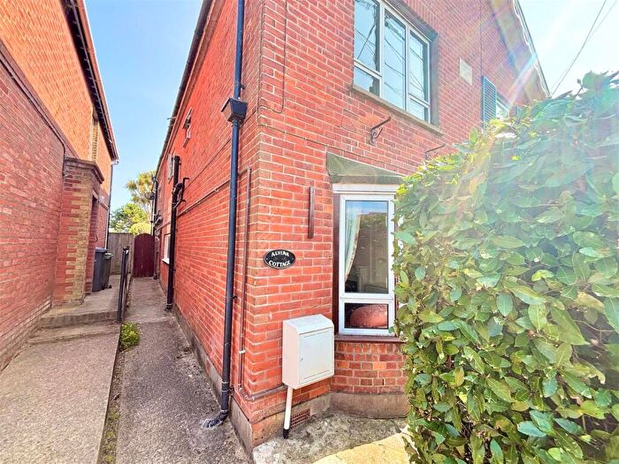 3 Bedroom Semi-Detached House To Rent In Yarmouth, PO41