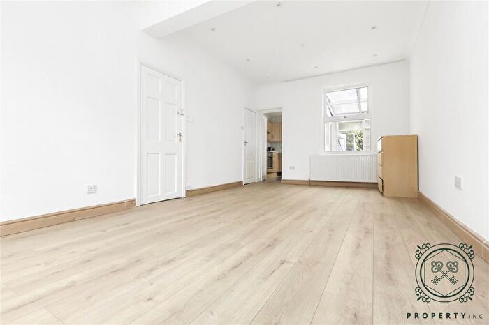 3 Bedroom Terraced House To Rent In Edinburgh Road, London, N18