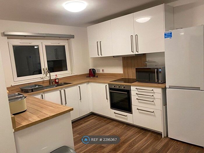 3 Bedroom Maisonette To Rent In Fisher Court, Glasgow, G31