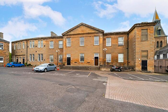 3 Bedroom Flat For Sale In Castlehill, Cupar, KY15