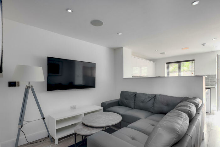 5 Bedroom Terraced House To Rent In Wellington Avenue, L15