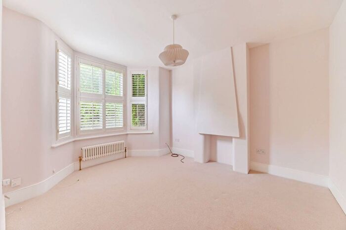 1 Bedroom Flat For Sale In Danbrook Road, Streatham Common, London, SW16