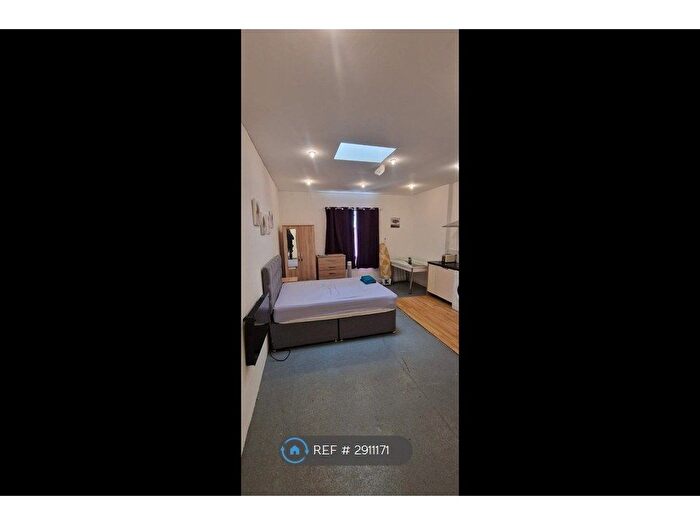 Studio To Rent In Nicholls St, West Bromwich, B70