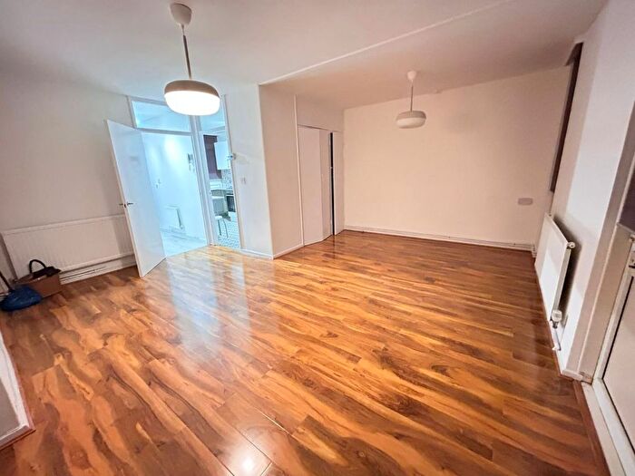 Studio To Rent In Fife Terrace, London, N1