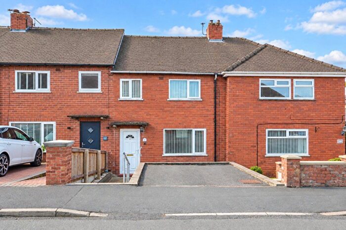 3 Bedroom Town House For Sale In Barnes Avenue, Wakefield, WF1