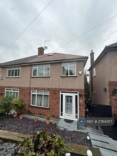 3 Bedroom Semi Detached House To Rent In Broom Mead, Bexleyheath, DA6