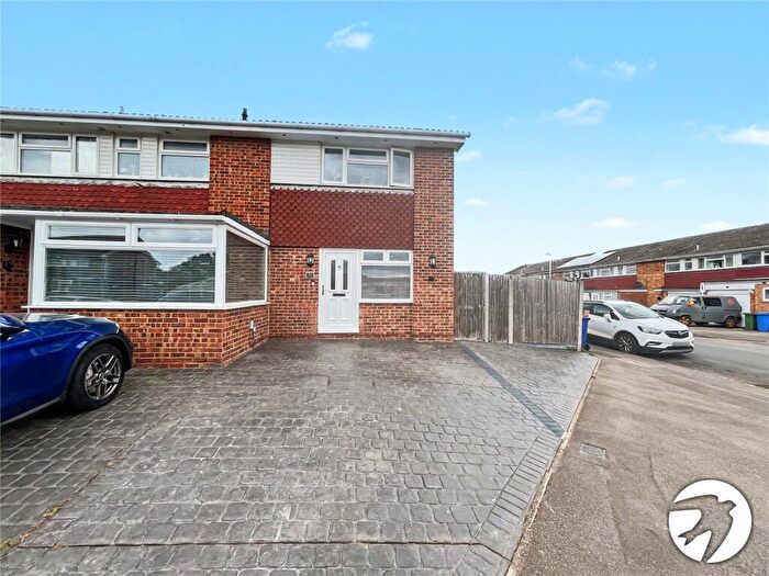 2 Bedroom End Of Terrace House For Sale In Beaconsfield Road, Sittingbourne, Kent, ME10